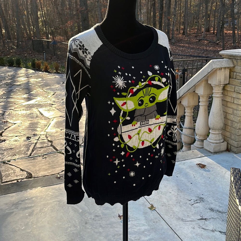 Star Wars Mandalorian This is a fitted sweater pull over 2X